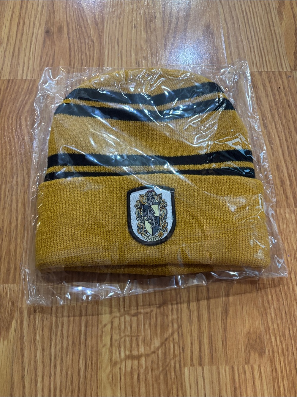 Harry Potter Hufflepuff Knit Beanie Hat Yellow Black Striped Hogwarts Crest NIP